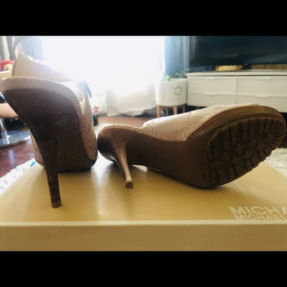 Michael Kors Heels 👠 - Picture 7 of 11